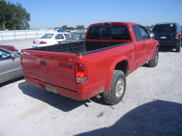 1B7GG22Y3WS557958 - 1998 DODGE DAKOTA RED photo 4