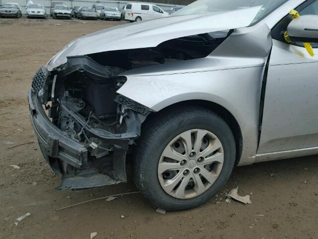 KNAFU4A21C5624156 - 2012 KIA FORTE EX SILVER photo 9