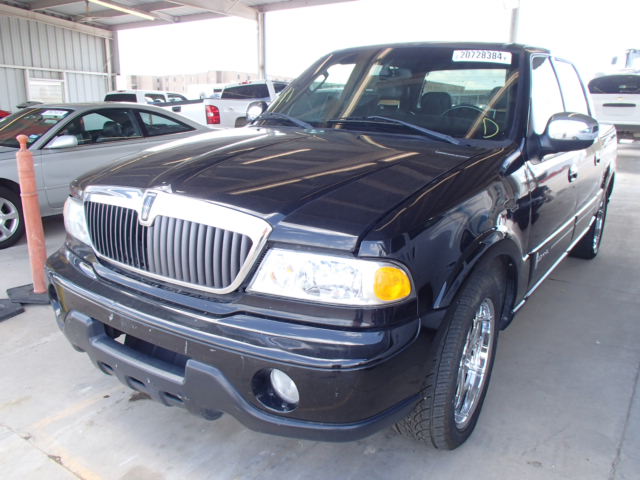 5LTEW05A02KJ02456 - 2002 LINCOLN BLACKWOOD BLACK photo 2