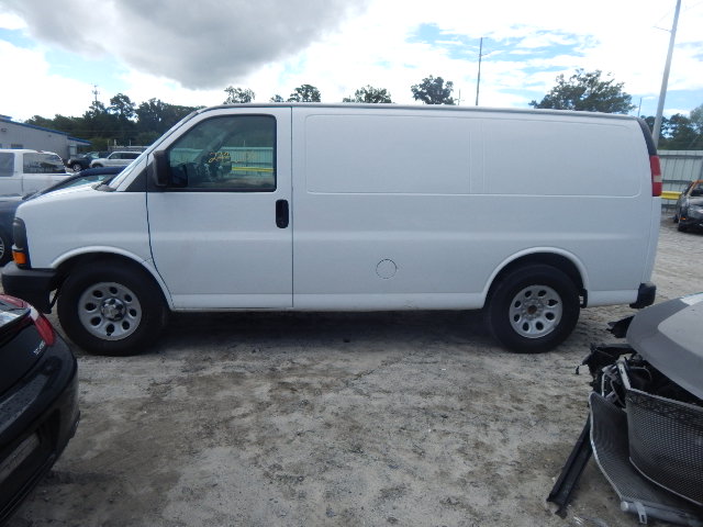 1GCFH154191129781 - 2009 CHEVROLET EXPRESS G1 WHITE photo 9