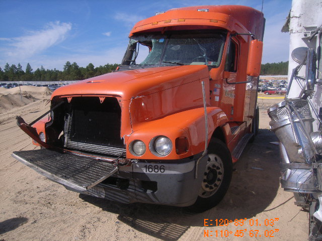 1FUJA3AV91LG97404 - 2001 FREIGHTLINER CONVENTION ORANGE photo 2