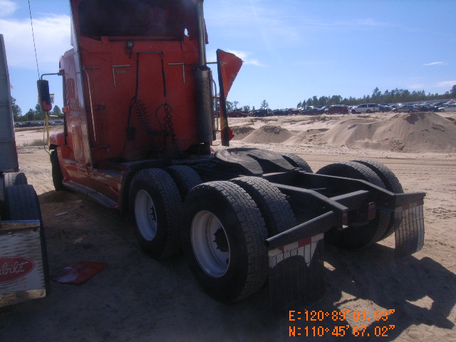 1FUJA3AV91LG97404 - 2001 FREIGHTLINER CONVENTION ORANGE photo 3