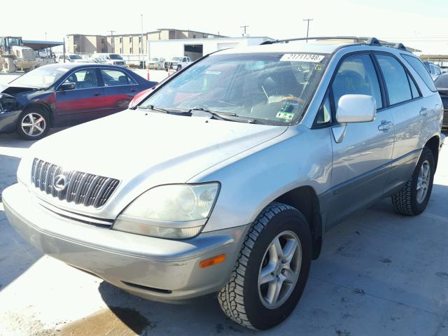 JTJGF10U120131198 - 2002 LEXUS RX 300 SILVER photo 2