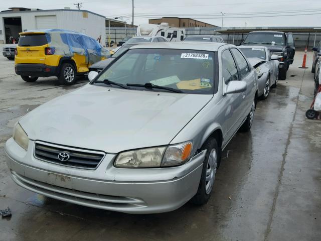 JT2BG22K2Y0470596 - 2000 TOYOTA CAMRY CE SILVER photo 2