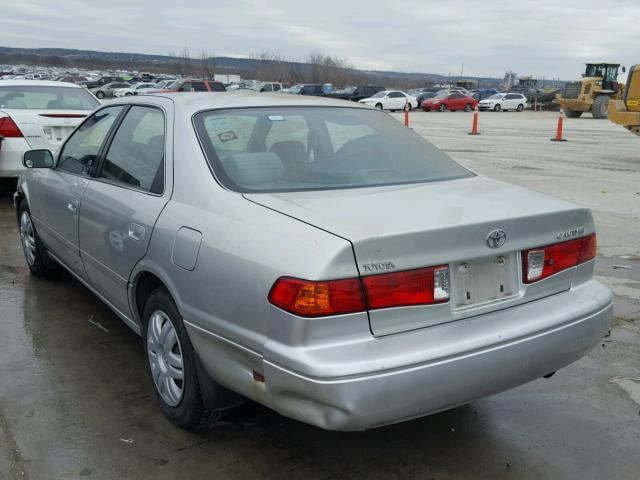 JT2BG22K2Y0470596 - 2000 TOYOTA CAMRY CE SILVER photo 3