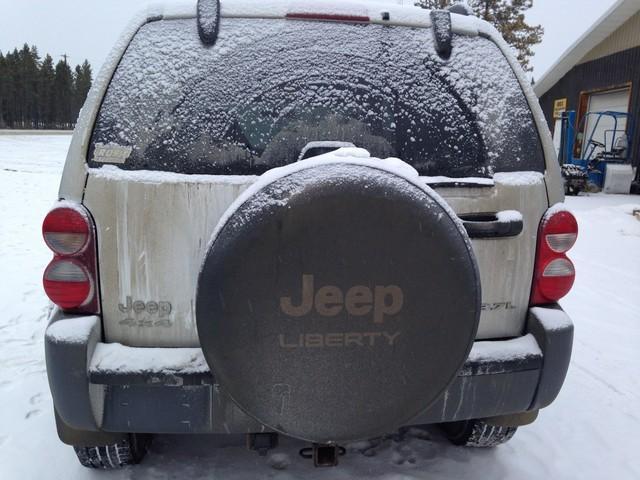 1J4GL48K05W634619 - 2005 JEEP LIBERTY SP ვერცხლისფერი ფოტო 4