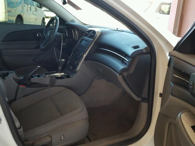 1G11B5SL3EF222788 - 2014 CHEVROLET MALIBU LS Ақ фото 5