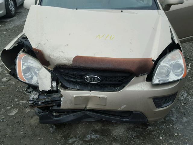 KNAFG526177047766 - 2007 KIA RONDO LX GOLD photo 7