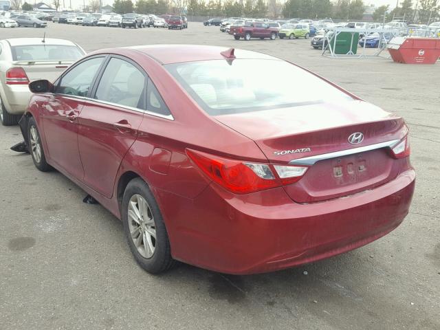 5NPEB4AC8BH081187 - 2011 HYUNDAI SONATA GLS RED photo 3