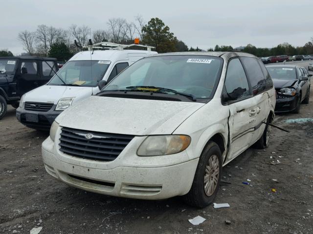 1C4GP45R05B178768 - 2005 CHRYSLER TOWN & COU WHITE photo 2