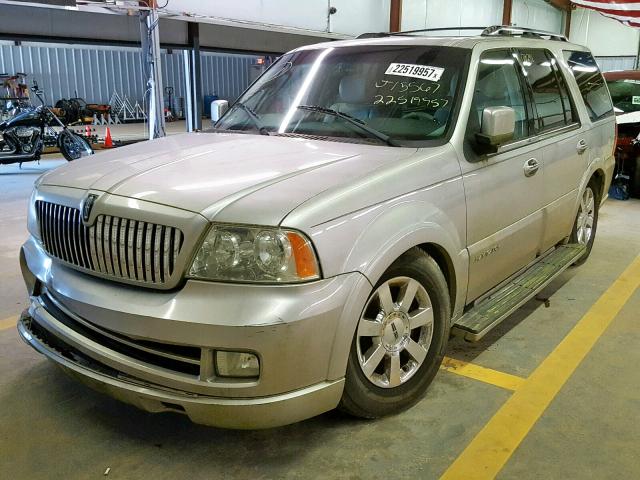 5LMFU28586LJ15567 - 2006 LINCOLN NAVIGATOR SILVER photo 2