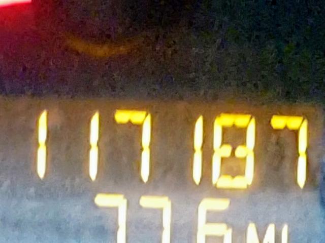 1G8AZ52F63Z184685 - 2003 SATURN ION LEVEL SILVER photo 8