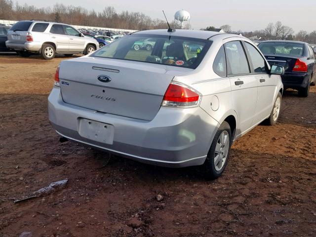 1FAHP34N68W261489 - 2008 FORD FOCUS S/SE GRAY photo 4