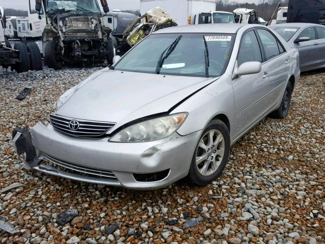 4T1BE30K95U960359 - 2005 TOYOTA CAMRY LE ვერცხლისფერი ფოტო 2