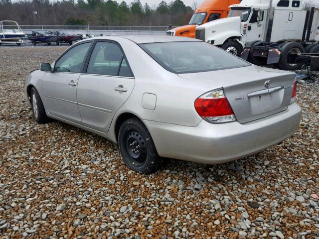 4T1BE30K95U960359 - 2005 TOYOTA CAMRY LE ვერცხლისფერი ფოტო 3