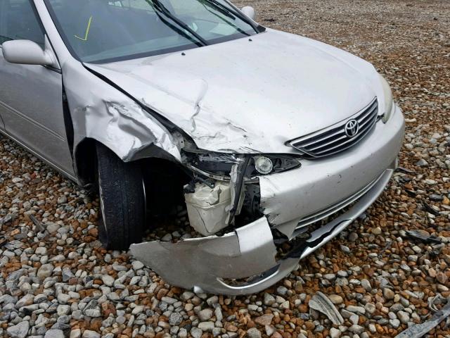 4T1BE30K95U960359 - 2005 TOYOTA CAMRY LE ვერცხლისფერი ფოტო 9