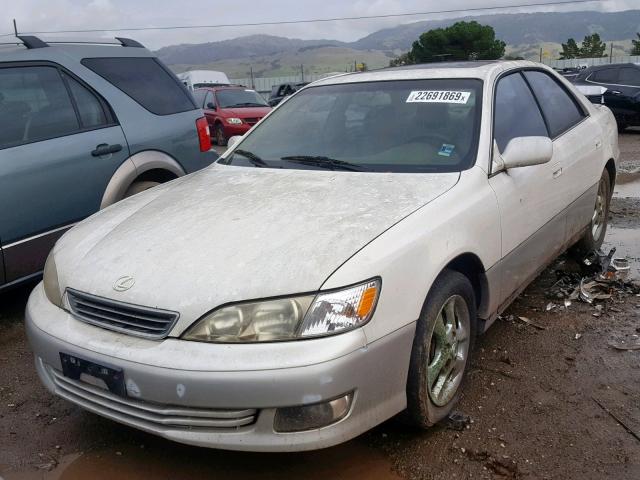 JT8BF28G3Y5085630 - 2000 LEXUS ES 300 WHITE photo 2