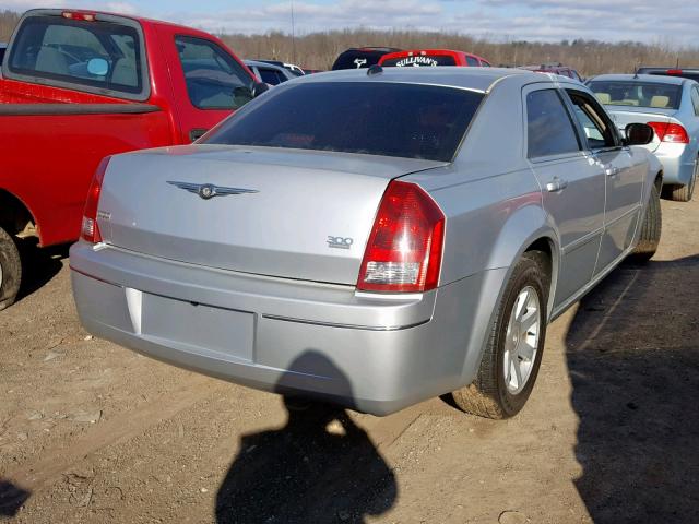 2C3JA53G85H588972 - 2005 CHRYSLER 300 TOURIN 银色 照片 4