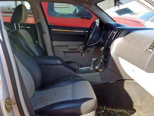 2C3JA53G85H588972 - 2005 CHRYSLER 300 TOURIN 银色 照片 5