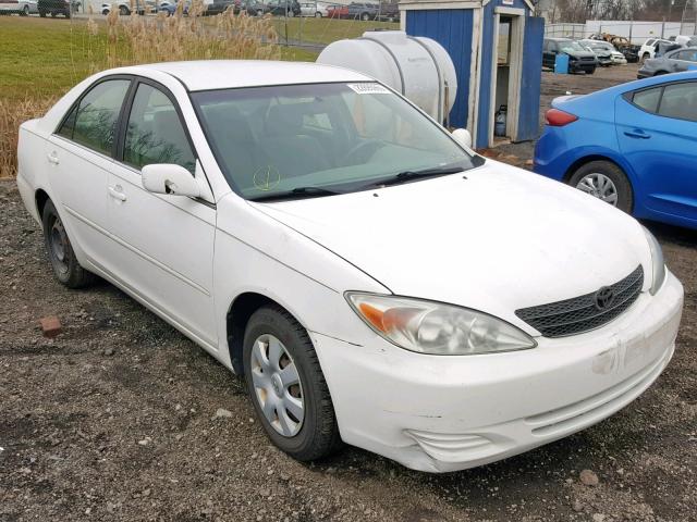 JTDBE32K020134309 - 2002 TOYOTA CAMRY LE WHITE photo 1