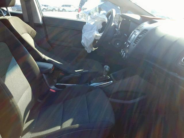 3KPFK4A77JE272951 - 2018 KIA FORTE LX 黑色 照片 5