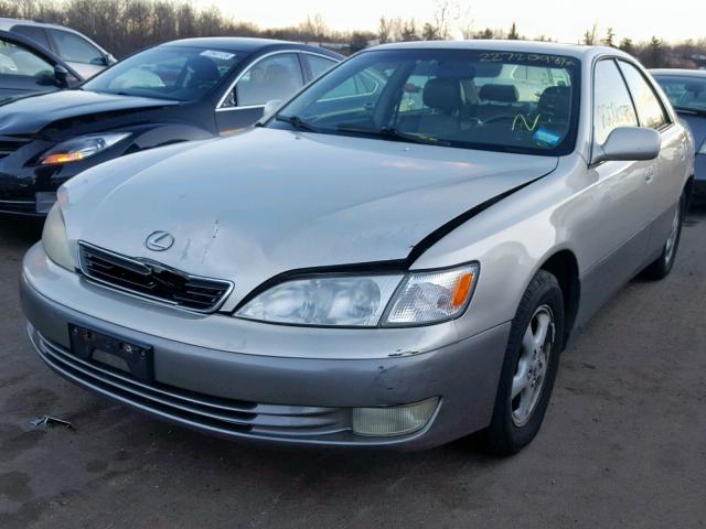 JT8BF28G1X5065956 - 1999 LEXUS ES 300 SILVER photo 2