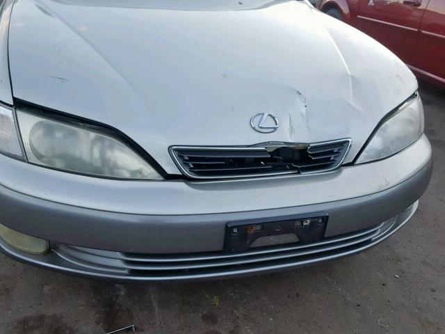 JT8BF28G1X5065956 - 1999 LEXUS ES 300 SILVER photo 9