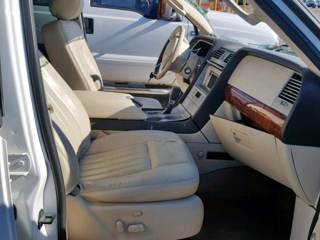 5LMFU28R83LJ37714 - 2003 LINCOLN NAVIGATOR WHITE photo 5