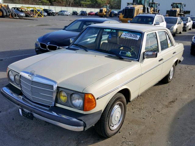 WDBAB23A2CB328820 - 1982 MERCEDES-BENZ 240 D YELLOW photo 2