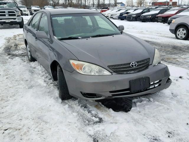 JTDBE32K420082392 - 2002 TOYOTA CAMRY LE GRAY photo 1