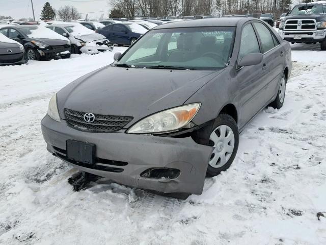 JTDBE32K420082392 - 2002 TOYOTA CAMRY LE GRAY photo 2