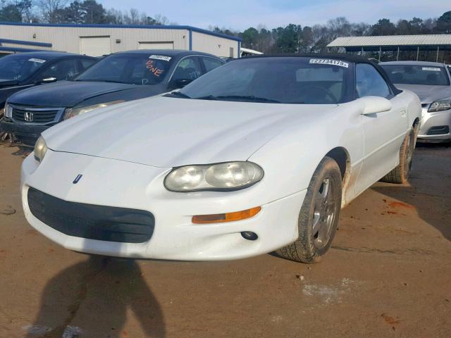 2G1FP32K112129878 - 2001 CHEVROLET CAMARO WHITE photo 2