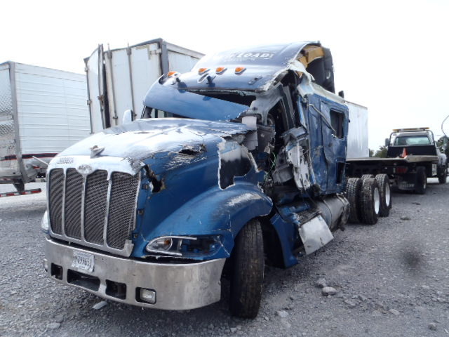 654265 - 2007 PETERBILT TRACTOR BLUE photo 2