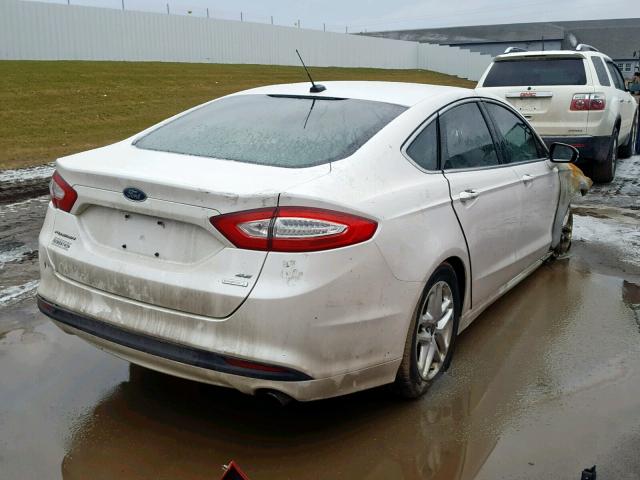 3FA6P0HR3DR139043 - 2013 FORD FUSION SE WHITE photo 4