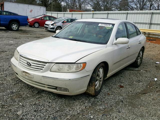 KMHFC46F36A095298 - 2006 HYUNDAI AZERA SE WHITE photo 2