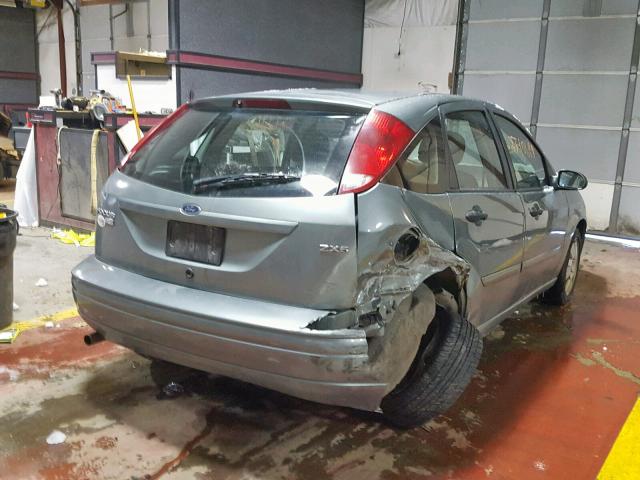 3FAFP37N15R126289 - 2005 FORD FOCUS ZX5 GRAY photo 4