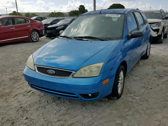 1FAHP37N57W199545 - 2007 FORD FOCUS ZX5 BLUE photo 2