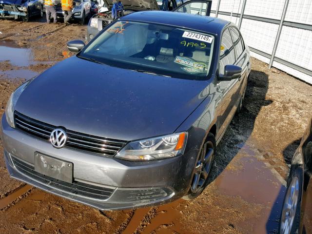 3VWDX7AJ8DM378144 - 2013 VOLKSWAGEN JETTA SE GRAY photo 2