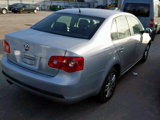 3VWPF71K47M123066 - 2007 VOLKSWAGEN JETTA 2.5 SILVER photo 4