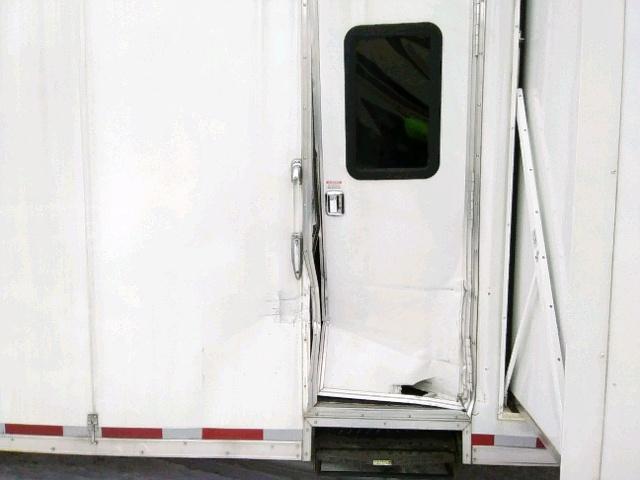 5BWUV5330G1000281 - 2016 VINT TRAILER WHITE photo 9