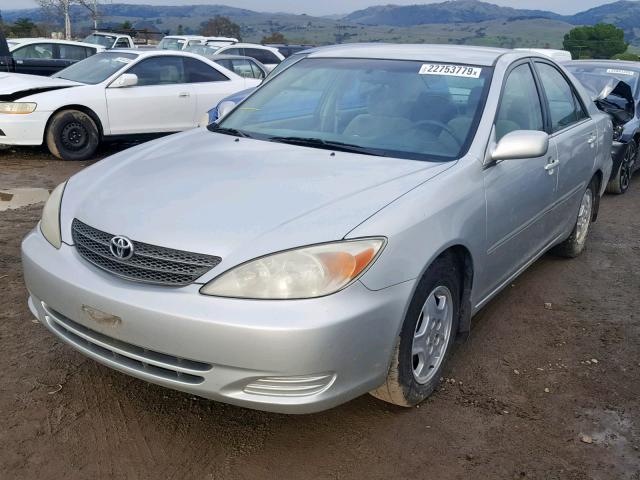 4T1BF30K02U526341 - 2002 TOYOTA CAMRY LE 银色 照片 2