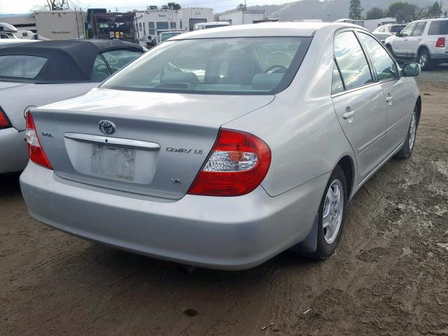 4T1BF30K02U526341 - 2002 TOYOTA CAMRY LE 银色 照片 4
