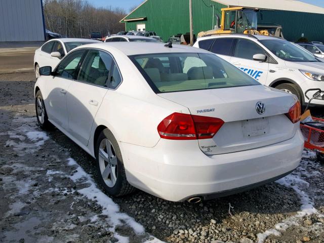 1VWBP7A39DC049172 - 2013 VOLKSWAGEN PASSAT SE WHITE photo 3