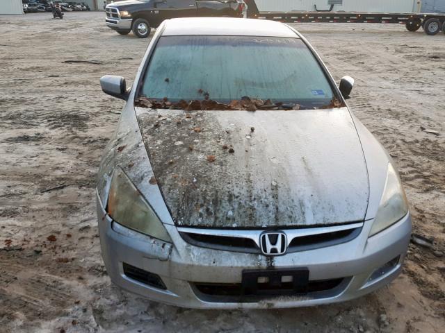 1HGCM56327A000992 - 2007 HONDA ACCORD SE SILVER photo 9