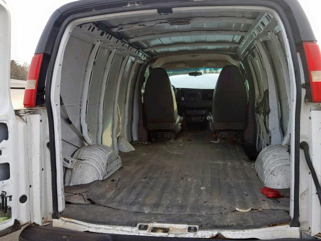 1GCUGADX4A1150473 - 2010 CHEVROLET EXPRESS G1 WHITE photo 6