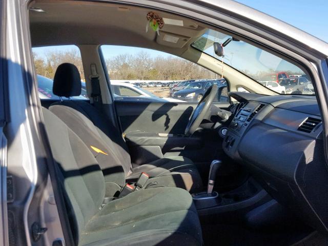 3N1BC1CP5BL366981 - 2011 NISSAN VERSA S GRAY photo 5