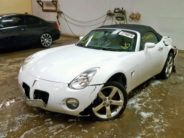 1G2MB33B86Y100484 - 2006 PONTIAC SOLSTICE WHITE photo 2