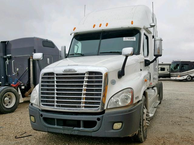 1FUJGLDR3CLBJ9959 - 2012 FREIGHTLINER CASCADIA 1 WHITE photo 2