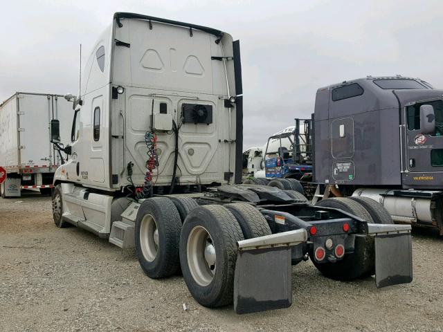 1FUJGLDR3CLBJ9959 - 2012 FREIGHTLINER CASCADIA 1 WHITE photo 3