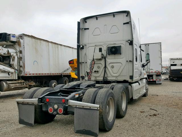 1FUJGLDR3CLBJ9959 - 2012 FREIGHTLINER CASCADIA 1 WHITE photo 4